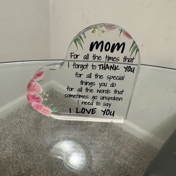 ACRYLIC HEART SHAPED GIFT GOR MOMS - Picture 3 of 3